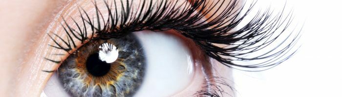 Choroby, które widać w oczach - irydologia. Zbliżenie na kobiece oko.