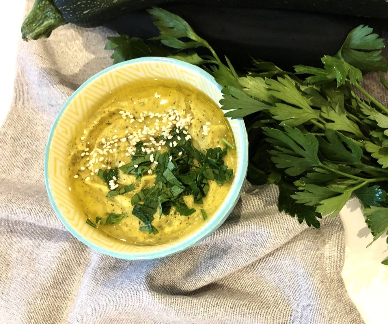 Przepis na hummus z cukinii.