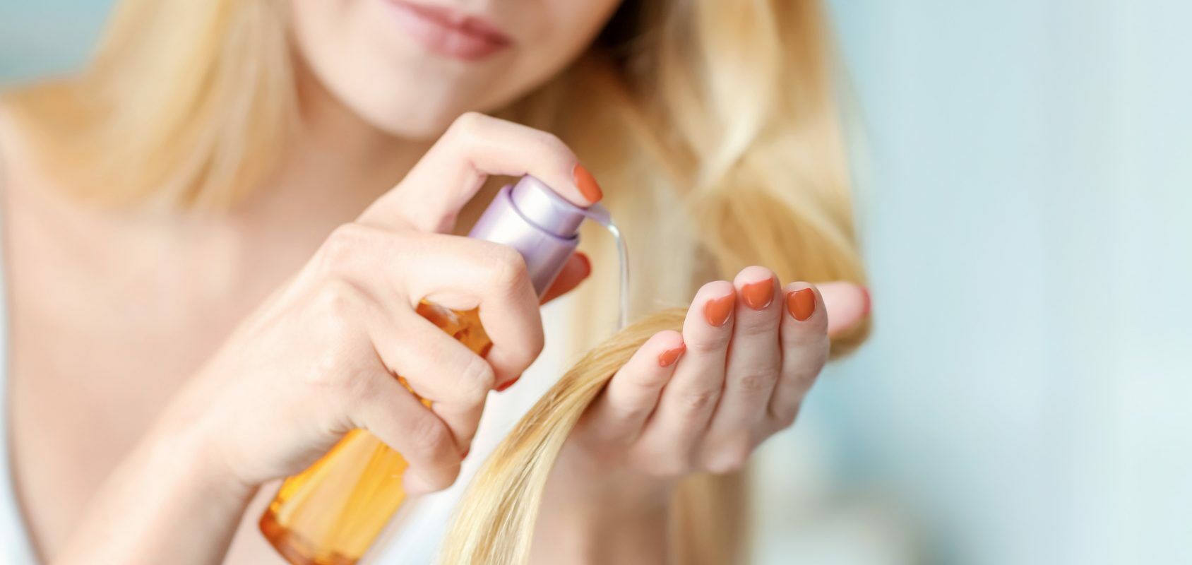 Na czym polega olejowanie włosów? Jak dobrać olejek do rodzaju włosów i jak go stosować?