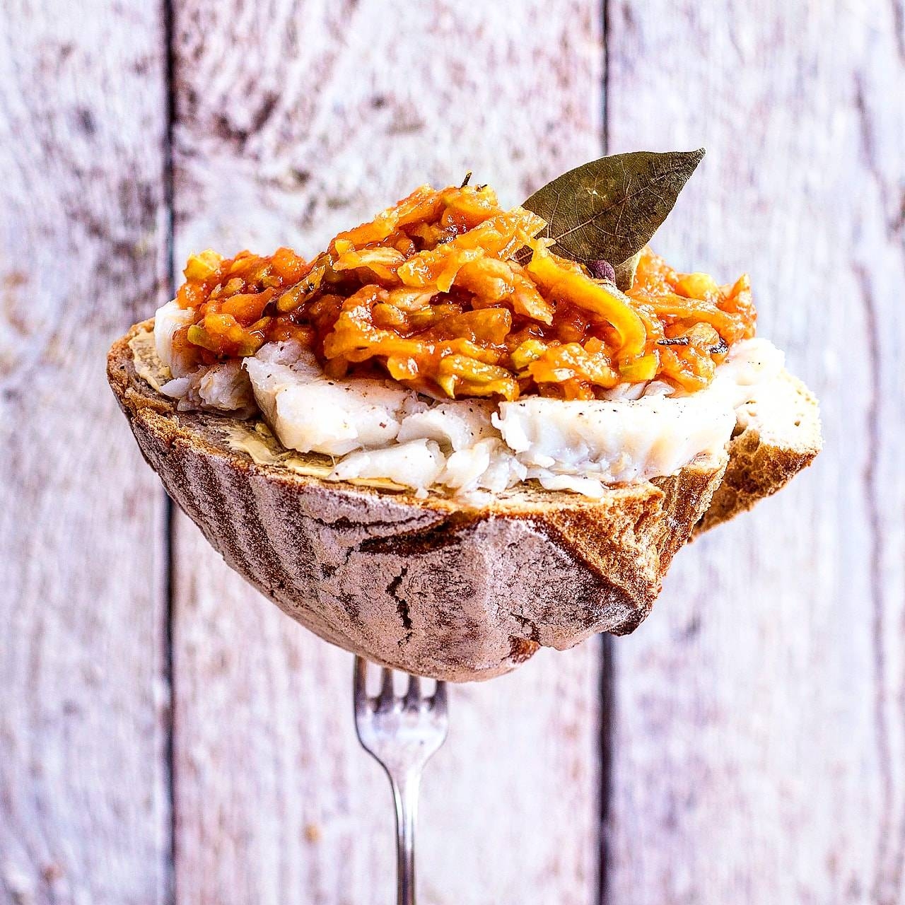 Ostra caponata z warzyw, chili i brzoskwini - przepisy z brzoskwiniami.