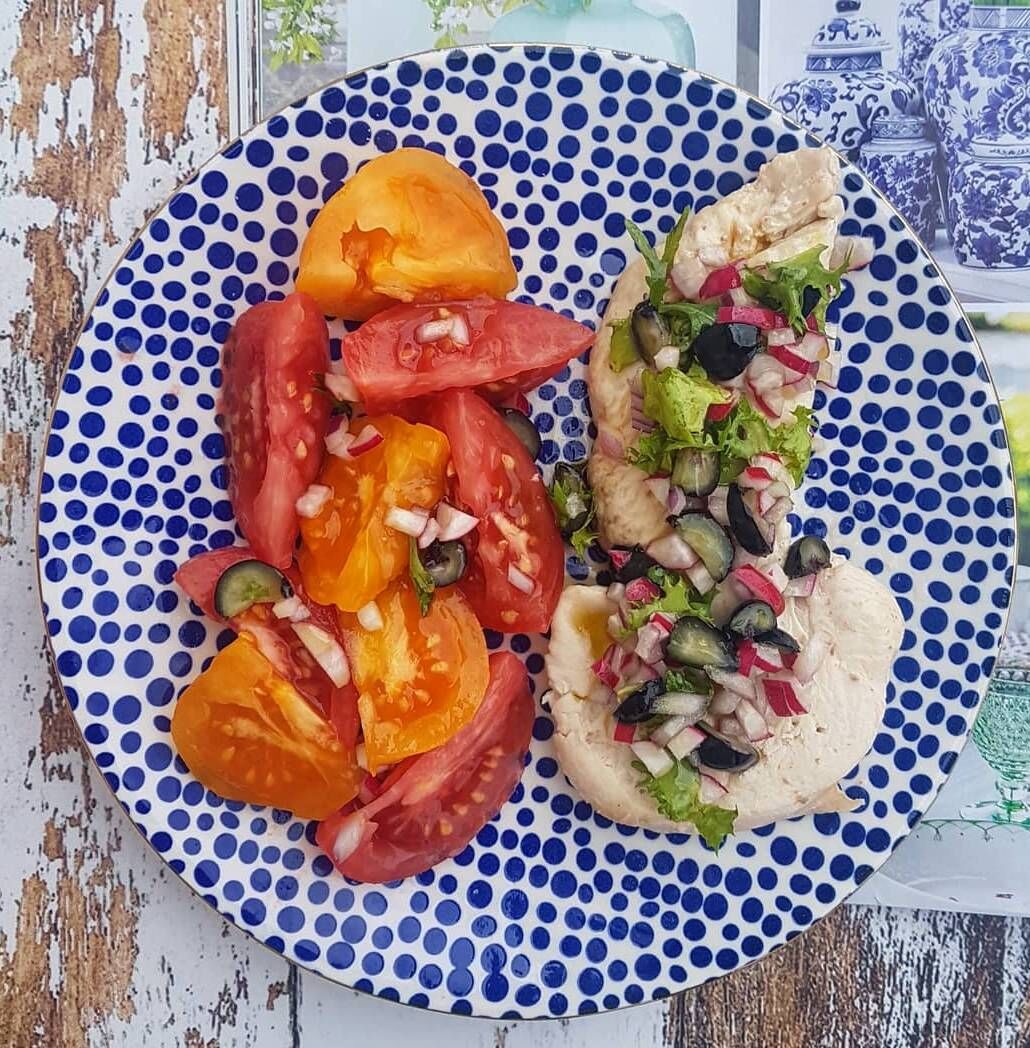 Salsa z rzodkiewki, cebulki i borówek - przepis Agnieszki Żelazko.