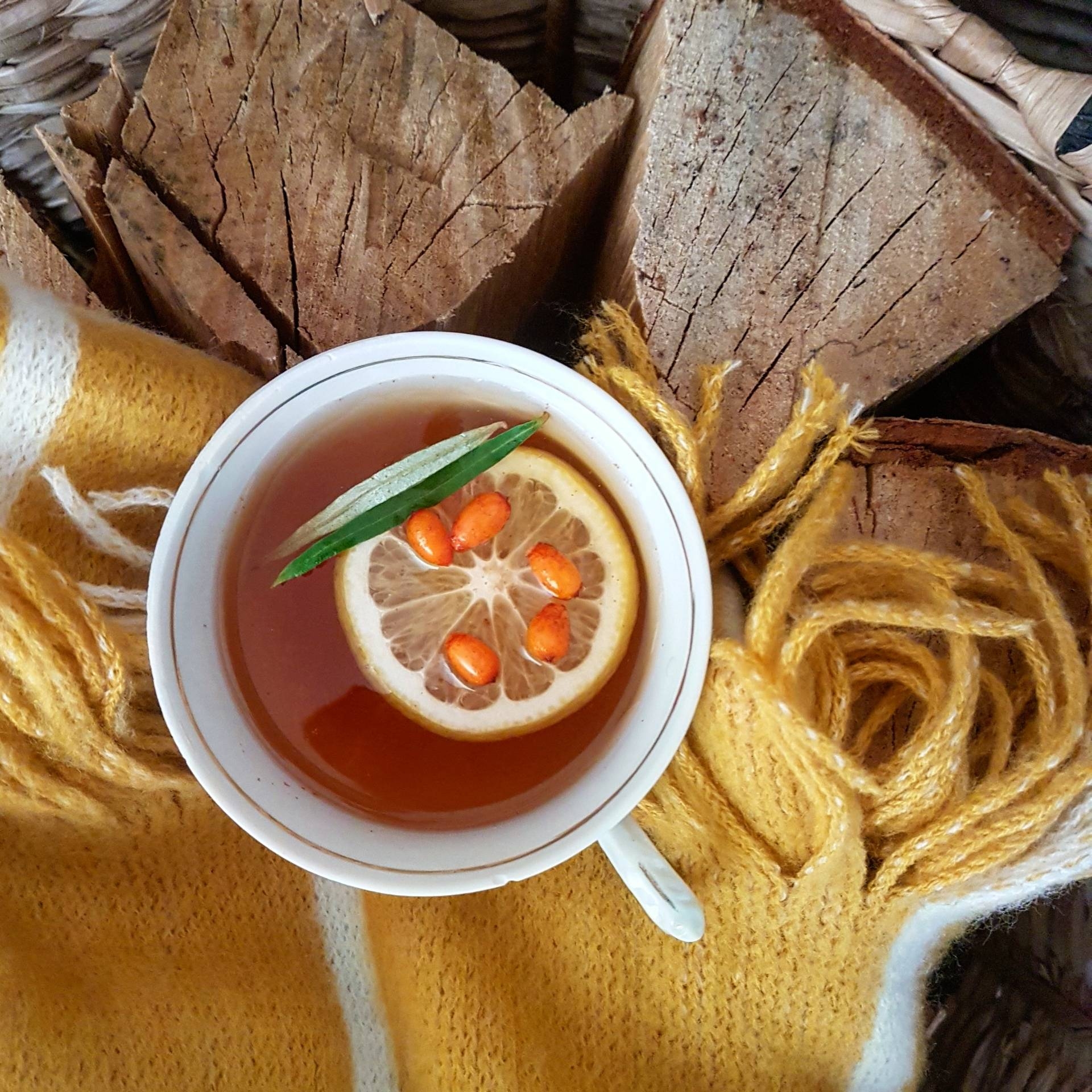 Sok z rokitnika do herbaty zimowej. Przepis Agnieszki Żelazko na rokitnik.